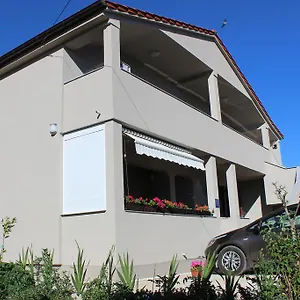 Pezic , Pola Croazia